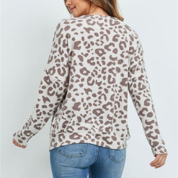 🎉B.O.G.O Keyhole Neckline Leopard Top | Ivory Brown | NWT - Picture 3 of 6